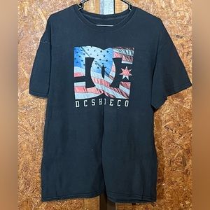 Men’s DC black shirt sleeve T-shirt large